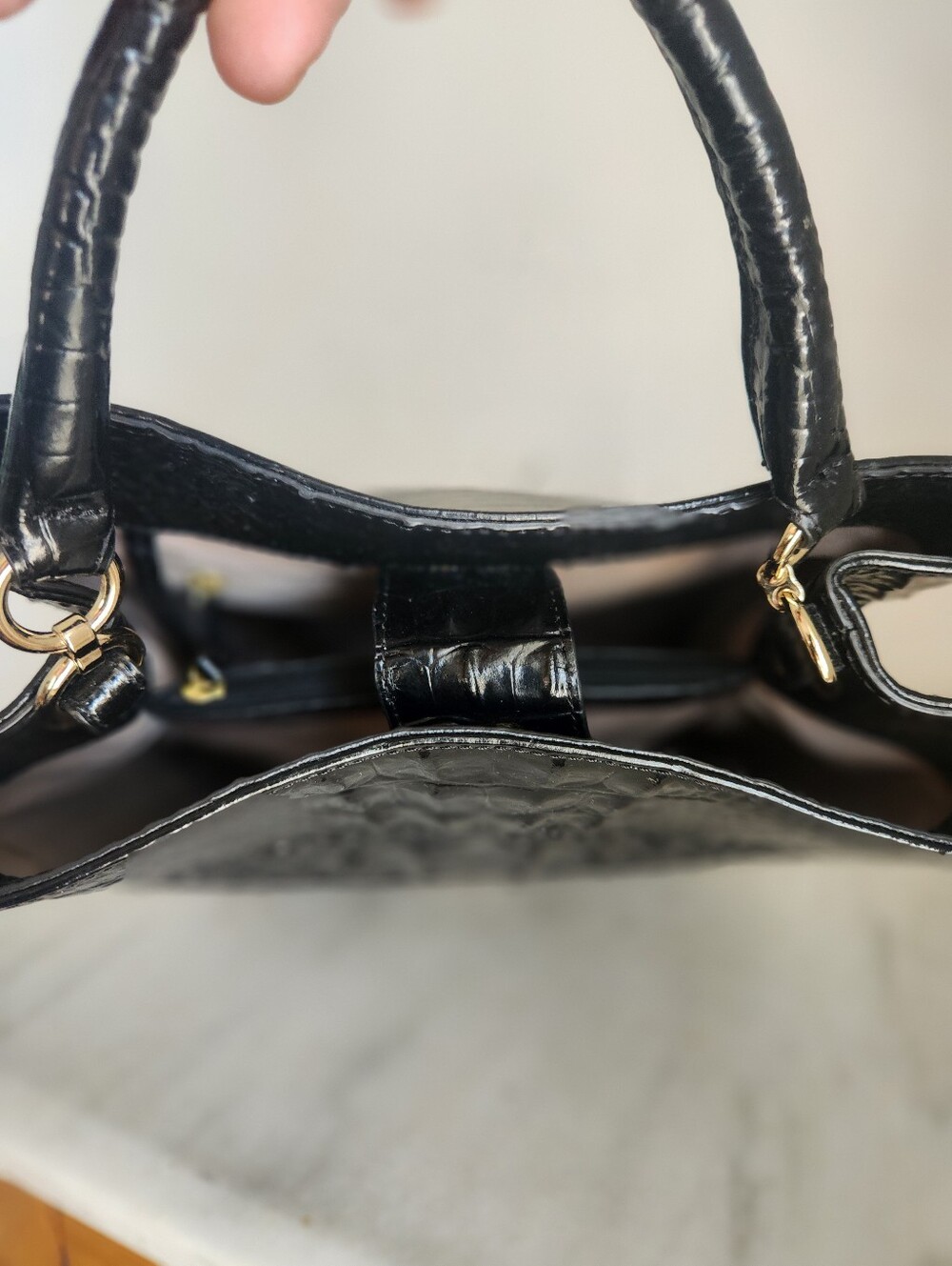 Brahmin Amelia Bucket Shoulder Black Crocodile Embossed Leather Shoulder Bag - Picture 6 of 12